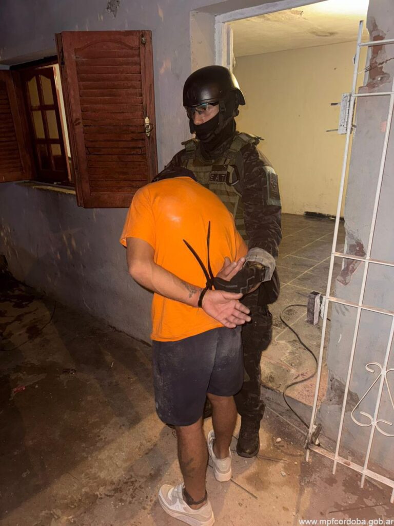 CÓRDOBA: FPA DESBARATÓ UN BÚNKER DE DROGAS EN BARRIO COMERCIAL. DOS DETENIDOS