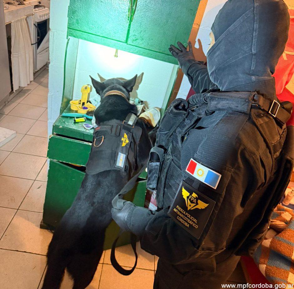 FPA DETUVO A UN SUJETO EN LA VÍA PÚBLICA Y SECUESTRÓ DROGAS EN COLONIA CAROYA