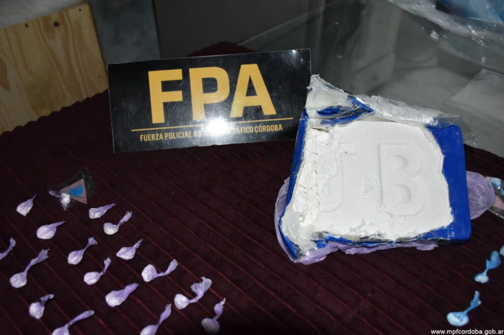 CÓRDOBA: FPA DESBARATÓ UNA BANDA NARCO FAMILIAR INTEGRADA POR SEIS PERSONAS E INCAUTÓ 4000 DOSIS DE COCAÍNA