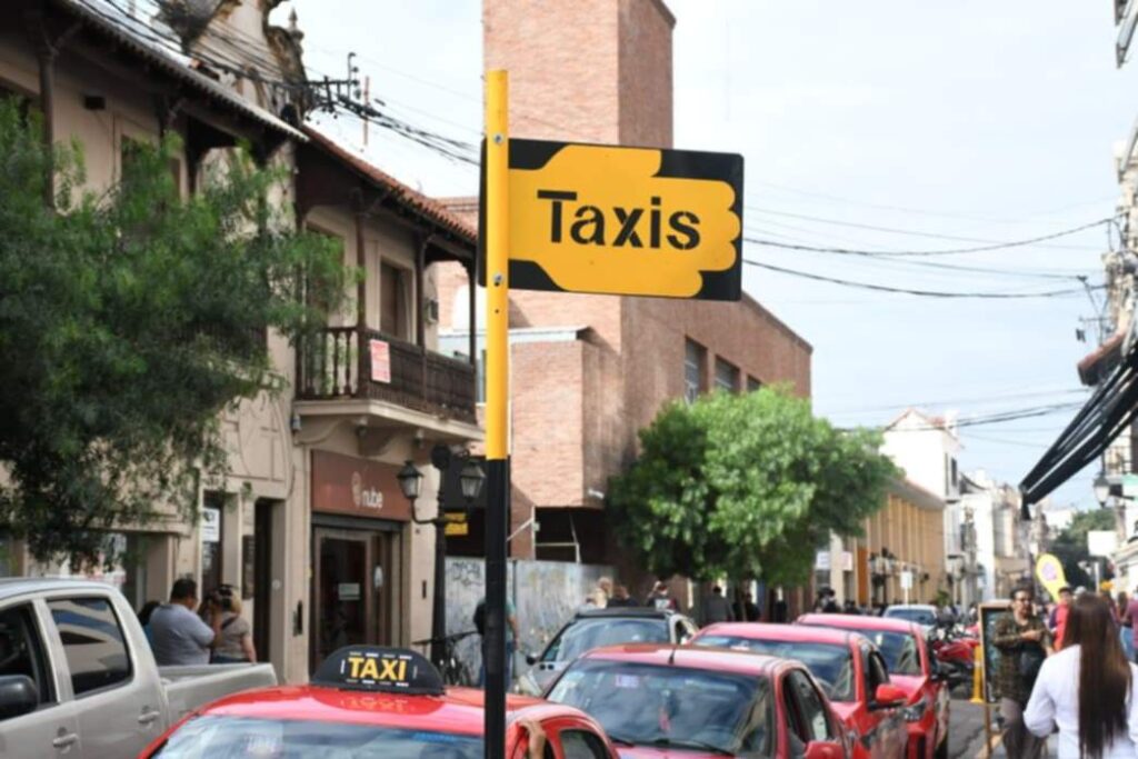 Implementan nuevas paradas libres y zonas de ascenso y descenso para ordenar el tránsito en Salta