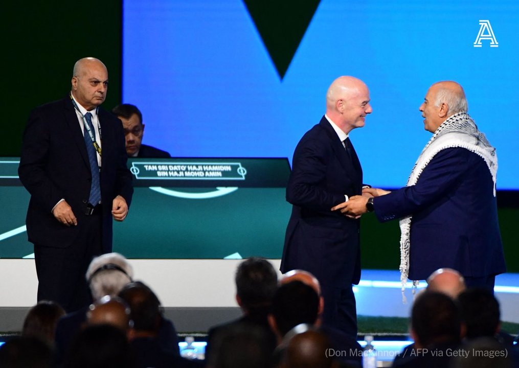 Papelón de Infantino: el representante de Palestina lo dejó plantado porque quiso obligarlo a fotografiarse con el de Israel