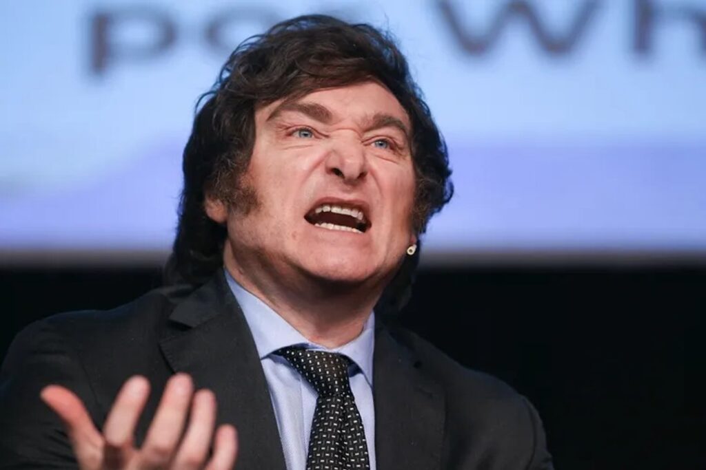 Milei desmintió la salida de Adorni y vomitó su odio contra la prensa para ratificarlo en el cargo