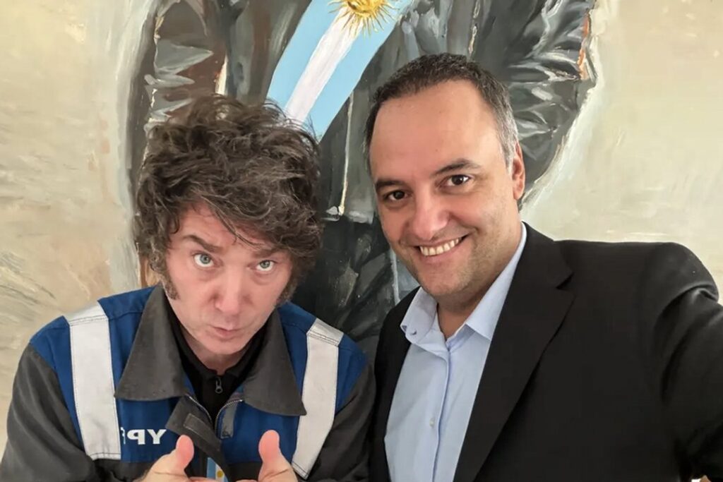 Insólito: Milei volvió a defender a Adorni y tildó al contratista de “kirchnerista"