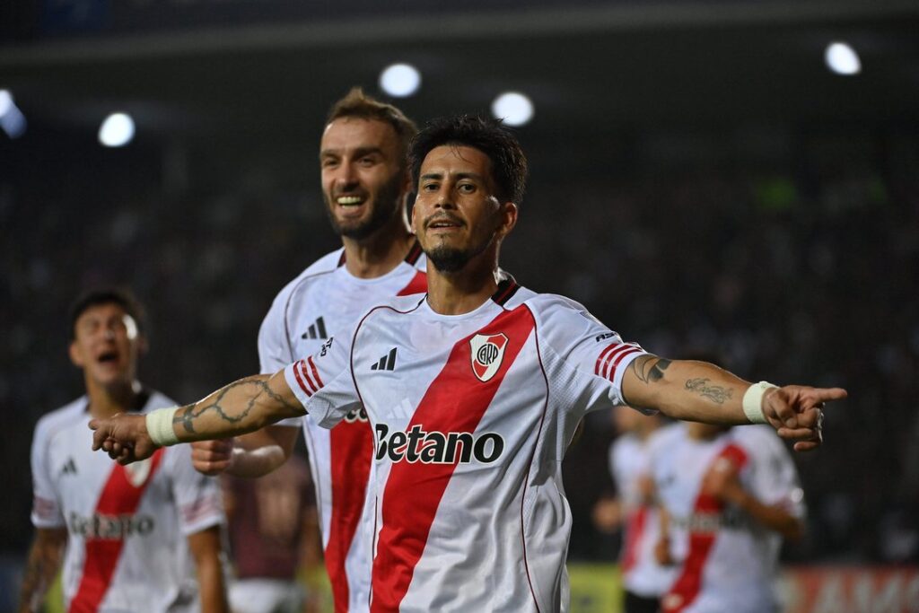 River sumó un triunfo épico ante Carabobo para acercarse a la clasificación en la Copa Sudamericana