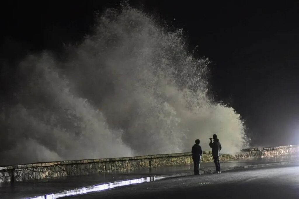 Impactantes fotos y videos del paso de la ciclogénesis por Mar del Plata