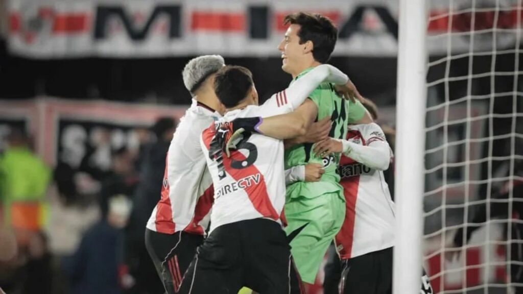 Del “que se vayan todos” a la clasificación: los memes por el épico partido que River le ganó a San Lorenzo en los penales