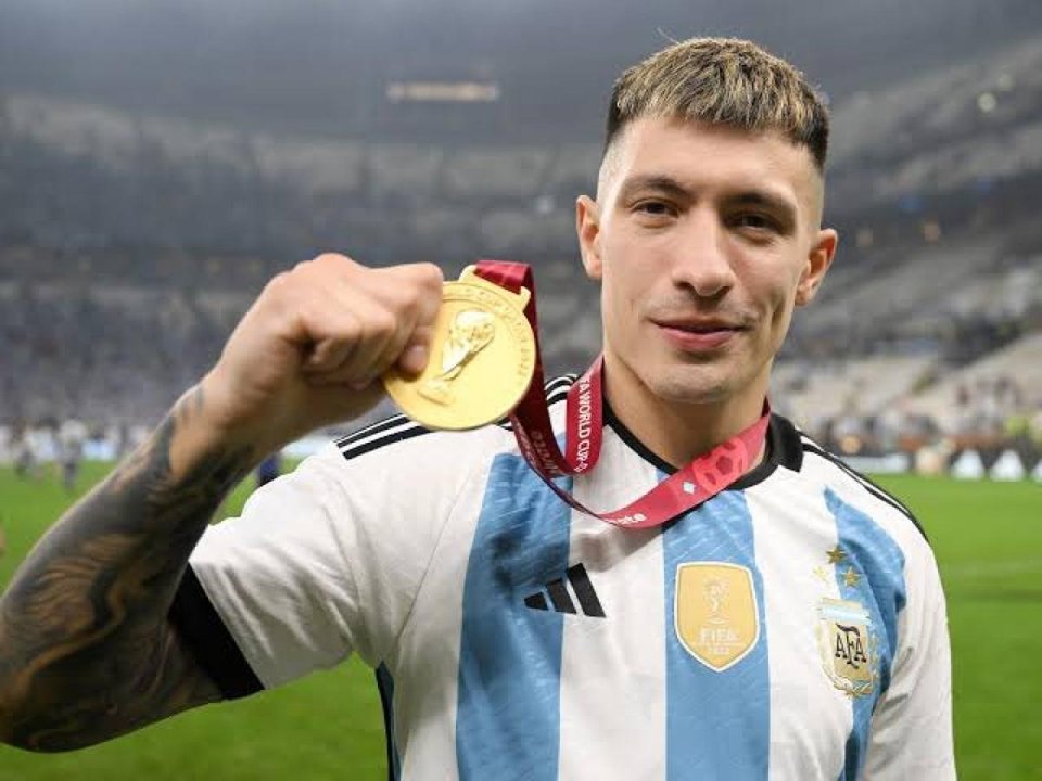 Lisandro Martínez reveló que pudo “desarrollar su lado femenino” y que le “encanta llorar"