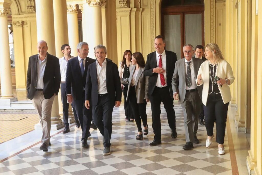 Tras el Tedeum, Milei encabeza reunión de Gabinete para volver a respaldar a Adorni