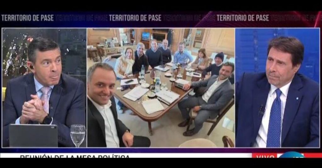 Feinmann y Rossi se mofaron de Adorni y lo prendieron fuego porque "la declaración jurada no aparece”