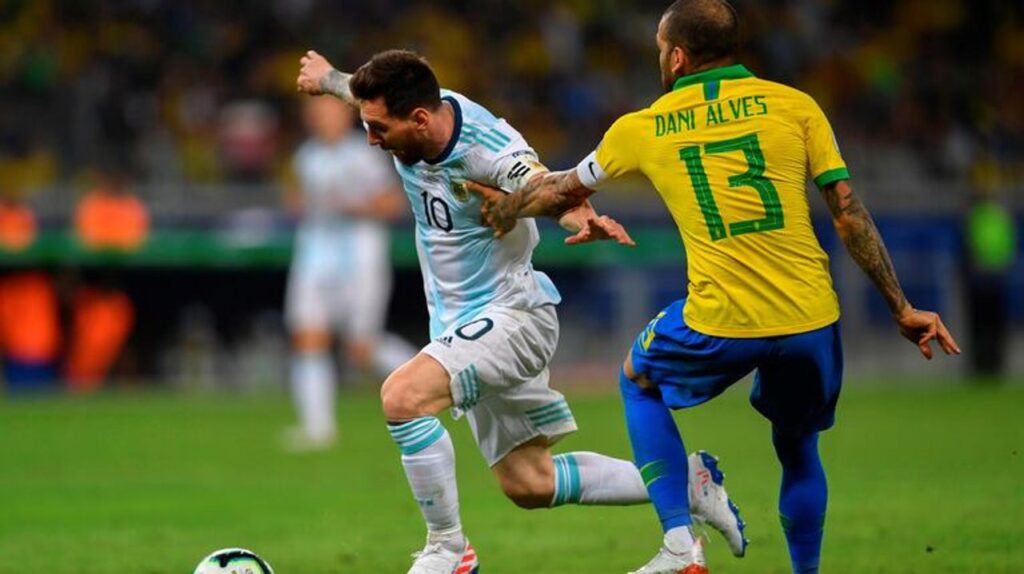 Dani Alves le declaró su amor incondicional a Messi y hasta lo comparó con Cristo