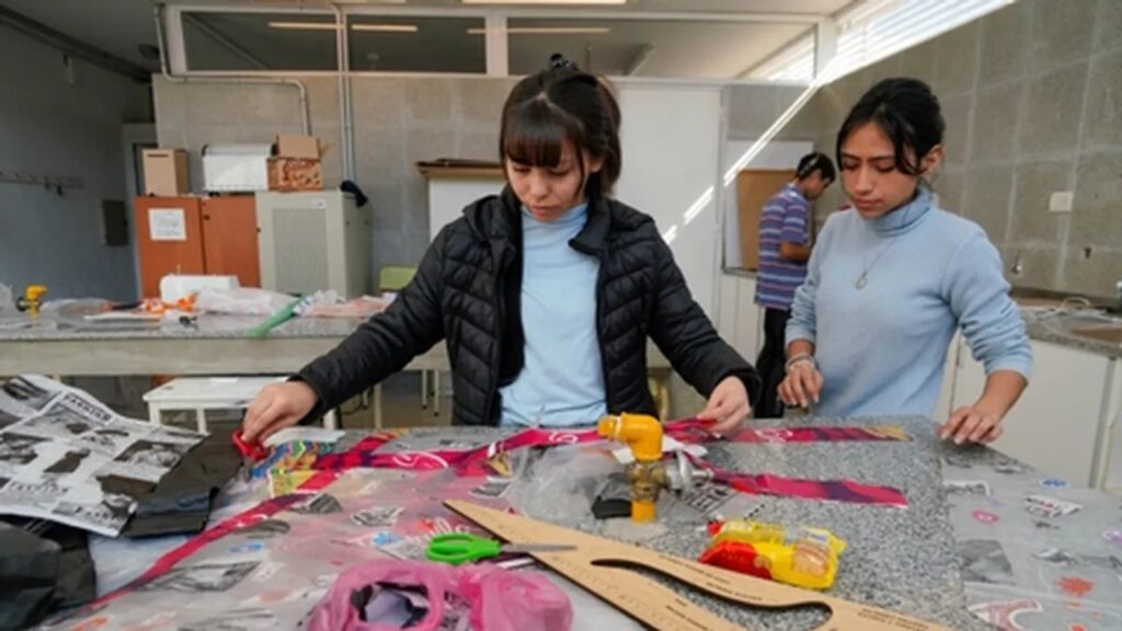 Emocionante iniciativa: venden material reciclable y así compran elementos deportivos para la escuela