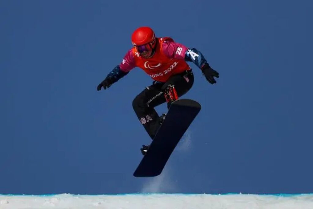 Cuál es la emotiva historia de Mike Schultz, el deportista que creó su propia prótesis para competir