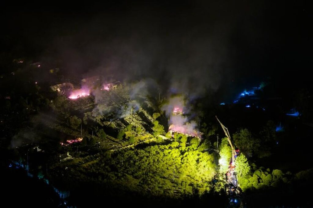 Tres muertos y 25 heridos tras explosión en una fábrica de fuegos artificiales