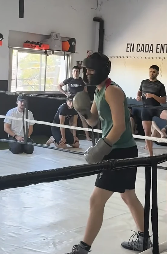 Así fue la primera pelea de Bautista Vicuña: el detrás de escena del debut en el boxeo del hijo de Pampita y Benjamín Vicuña