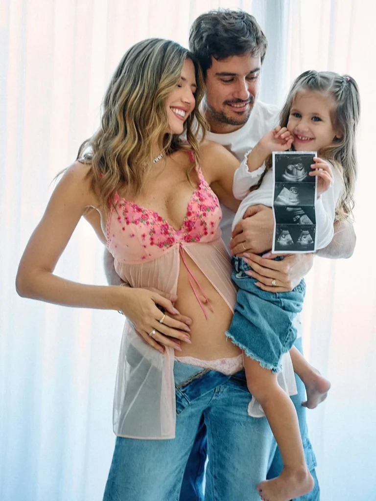 Stephanie Demner será mamá nuevamente: el tierno posteo con Guido Pella y Arianna sosteniendo la ecografía