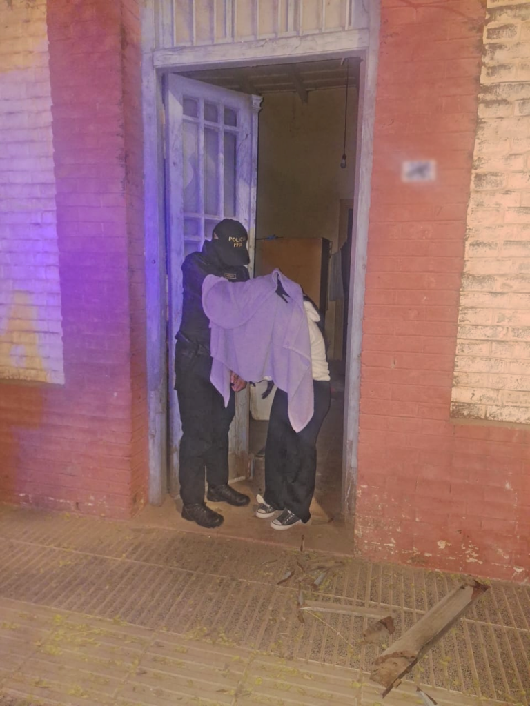 UNA DETENIDA POR DELIVERY DE ESTUPEFACIENTES EN LAS ARRIAS