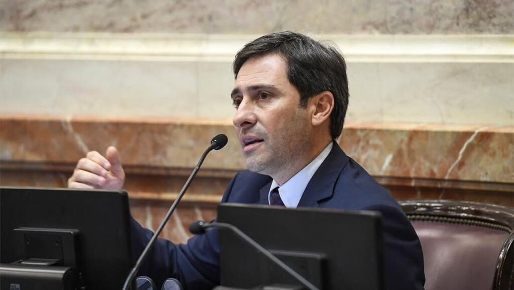 El PRO en el Senado advierte que la situación de Adorni “no da para más” y amenaza con votar una remoción