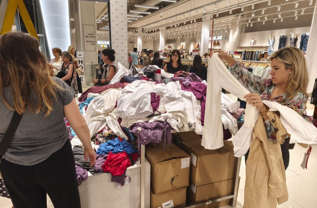 La confianza del consumidor subió por segundo mes consecutivo
