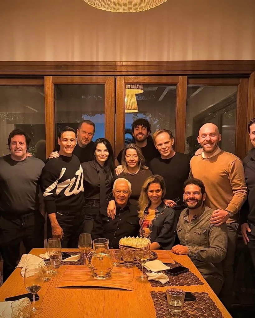 Así fue el cumpleaños íntimo de Elina Costantini en su casa: torta rogel, mesa familiar y un look relajado con impronta fashion