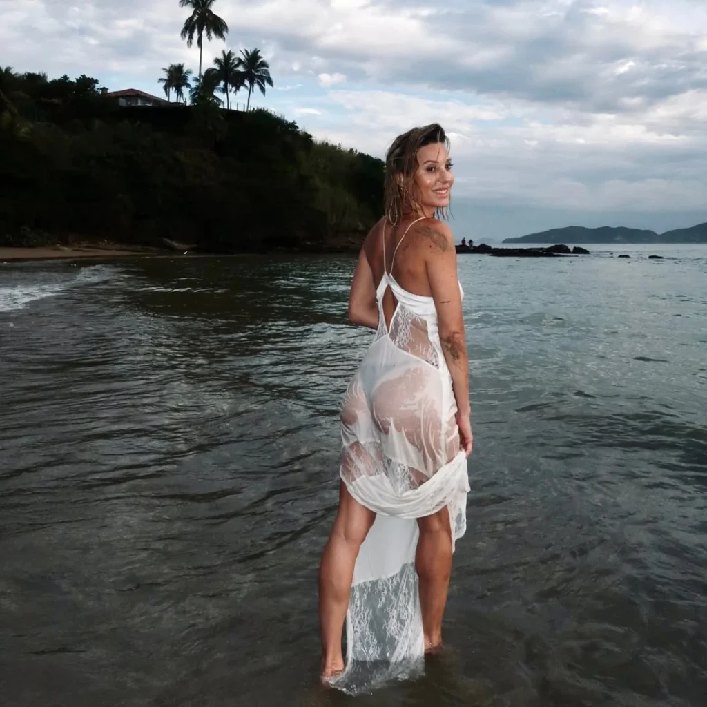 Noelia Marzol en Brasil: las fotos de sus vacaciones soñadas en Búzios con amigas, playa y un look que se llevó todas las miradas