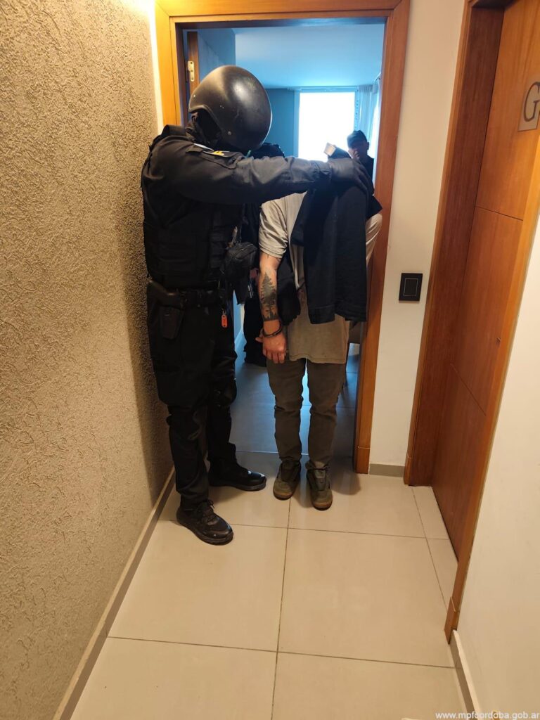 CÓRDOBA: SUSTRAÍA SUSTANCIA DE CORTE DE UN LABORATORIO PARA ABASTECER A UNA BANDA NARCO DESBARATADA POR LA FPA. UN DETENIDO